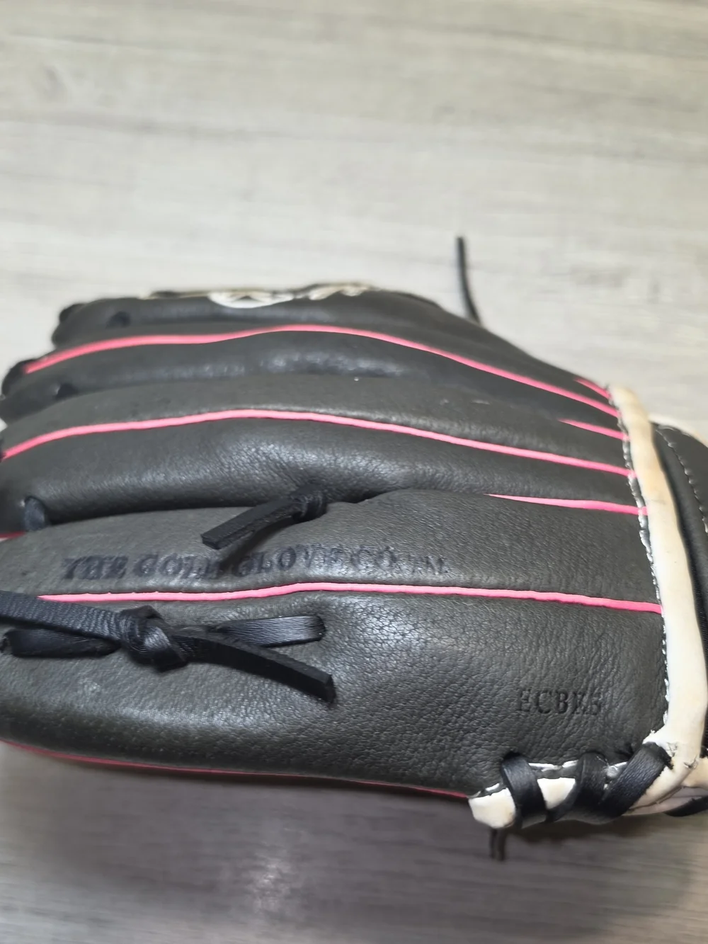 Rawling Storm 11in Softball Right Hand Glove Youth Black Leather